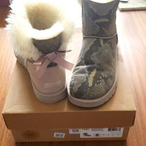 Women's mini Bailey bow snake print uggs